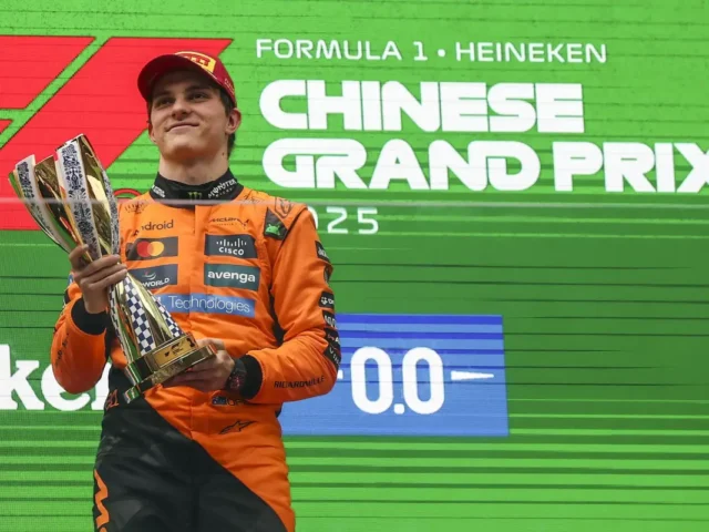 Oscar Piastri conquista el Gran Premio de China 2025 en una carrera marcada por descalificaciones técnicas